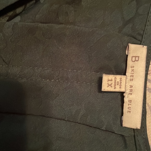 Long Sleeve with elastic wrists. Hunter Green Top Great for Christmas Parties - Picture 5 of 6